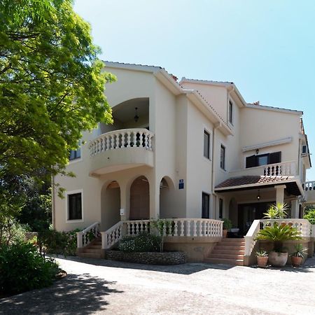 Apartments Rozelyn อูกล์ยัน ภายนอก รูปภาพ
