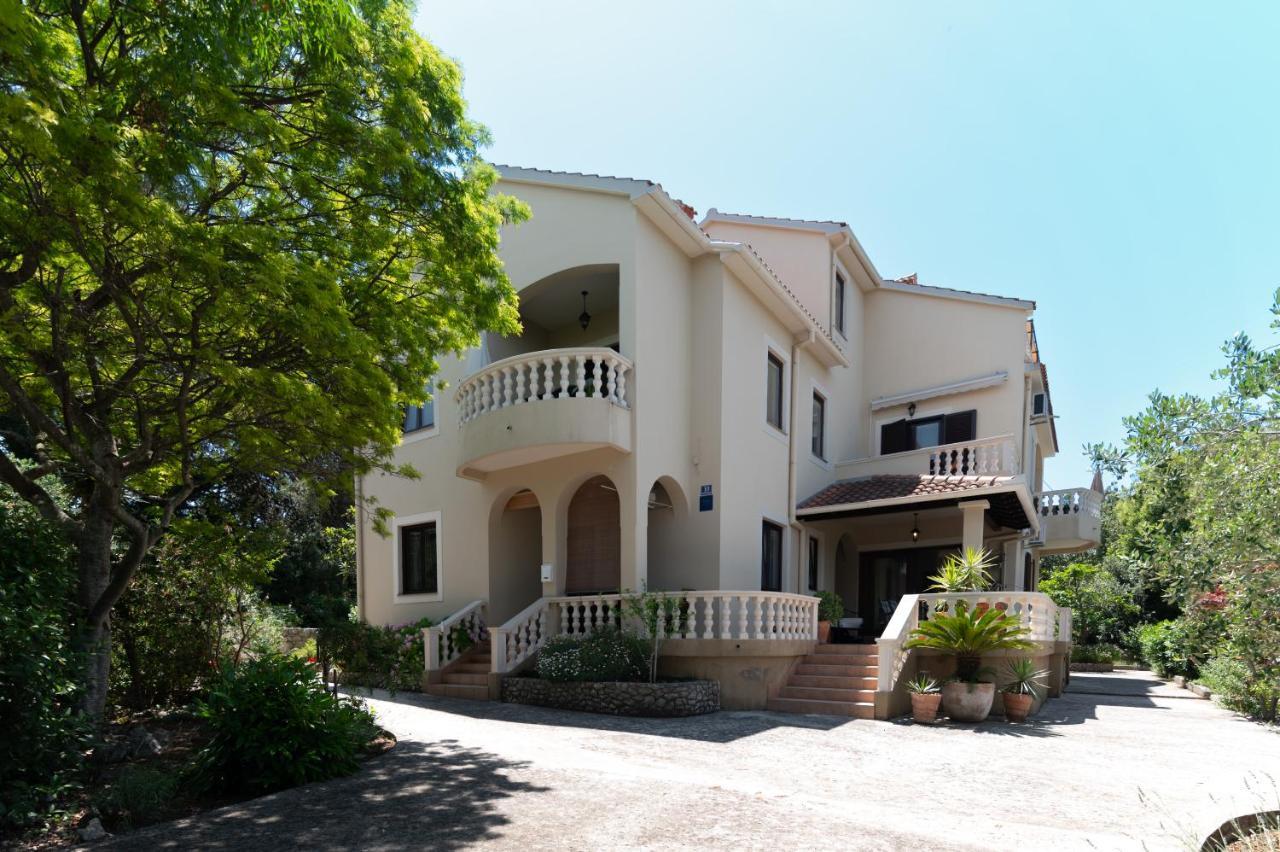Apartments Rozelyn อูกล์ยัน ภายนอก รูปภาพ