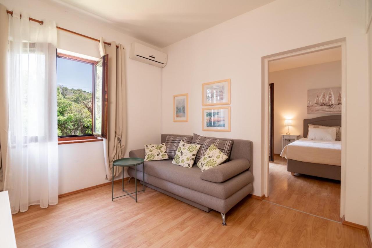 Apartments Rozelyn อูกล์ยัน ภายนอก รูปภาพ