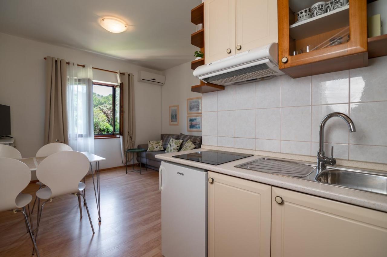 Apartments Rozelyn อูกล์ยัน ภายนอก รูปภาพ