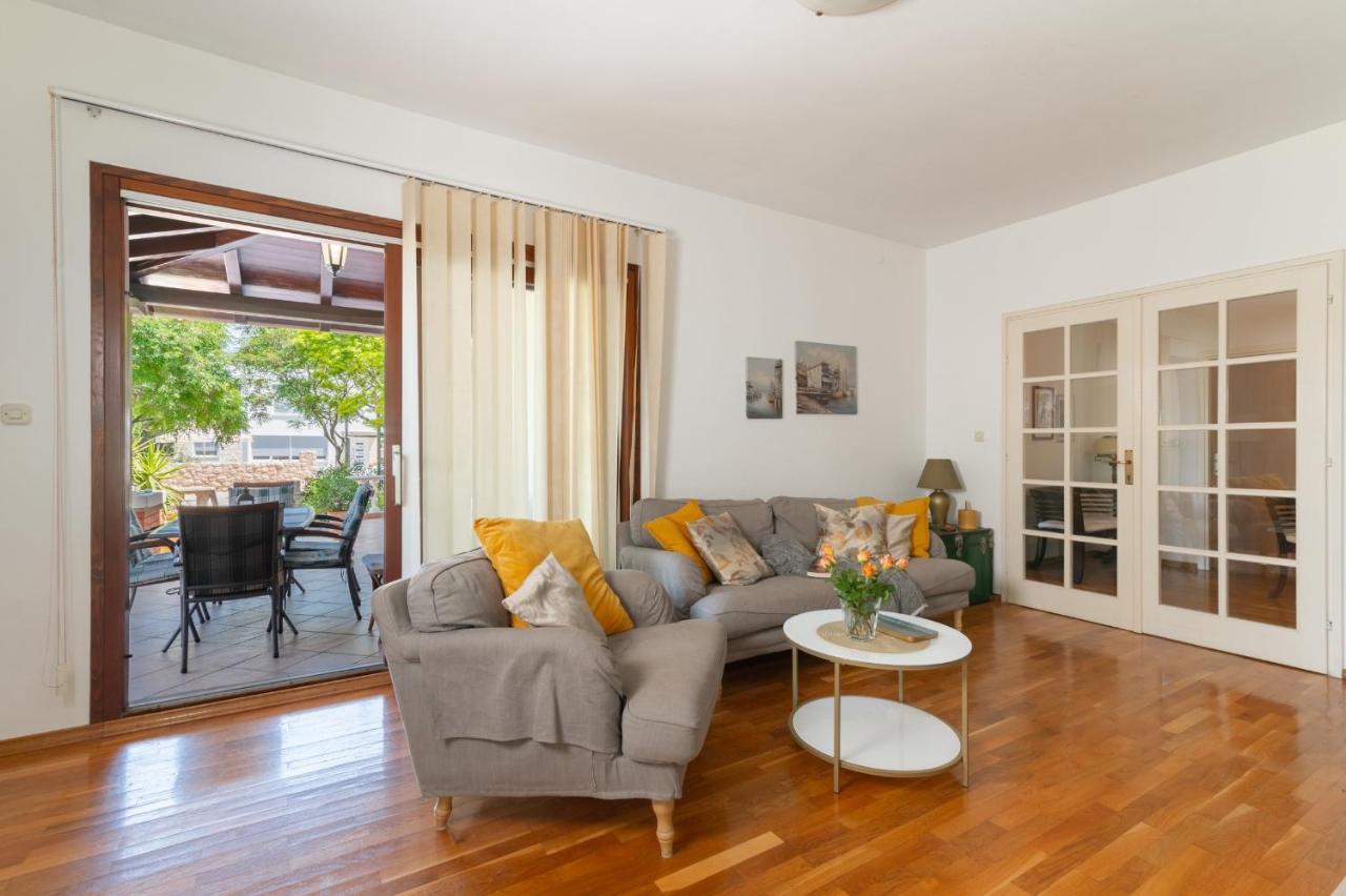 Apartments Rozelyn อูกล์ยัน ภายนอก รูปภาพ