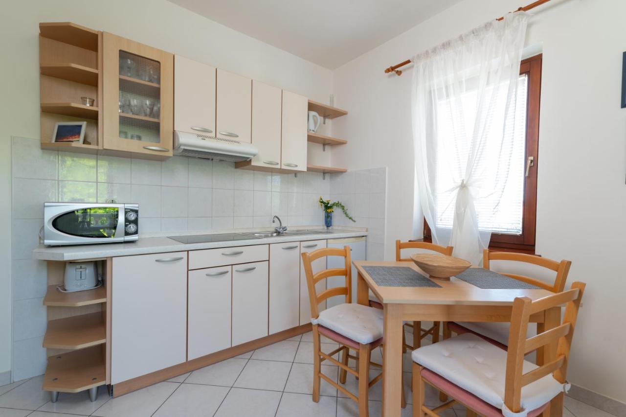 Apartments Rozelyn อูกล์ยัน ภายนอก รูปภาพ