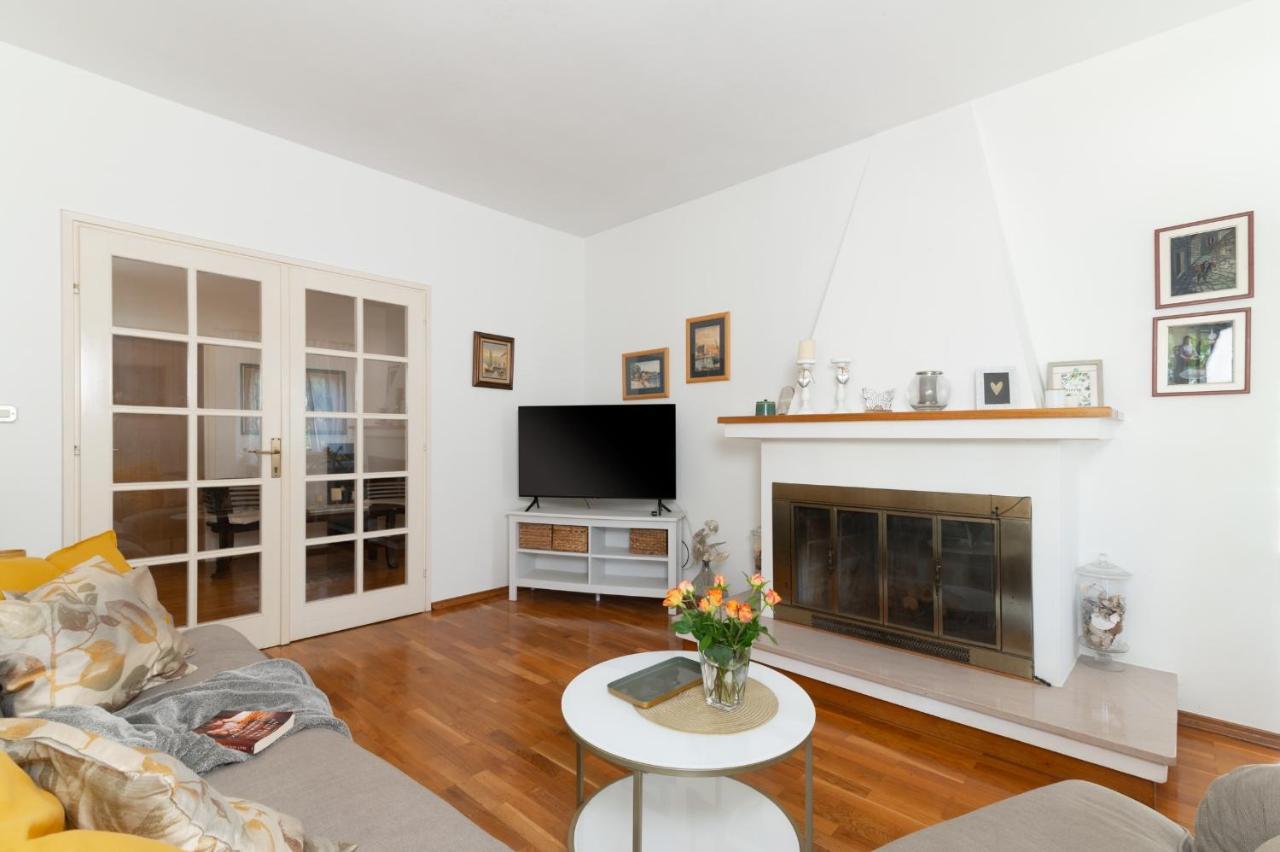 Apartments Rozelyn อูกล์ยัน ภายนอก รูปภาพ