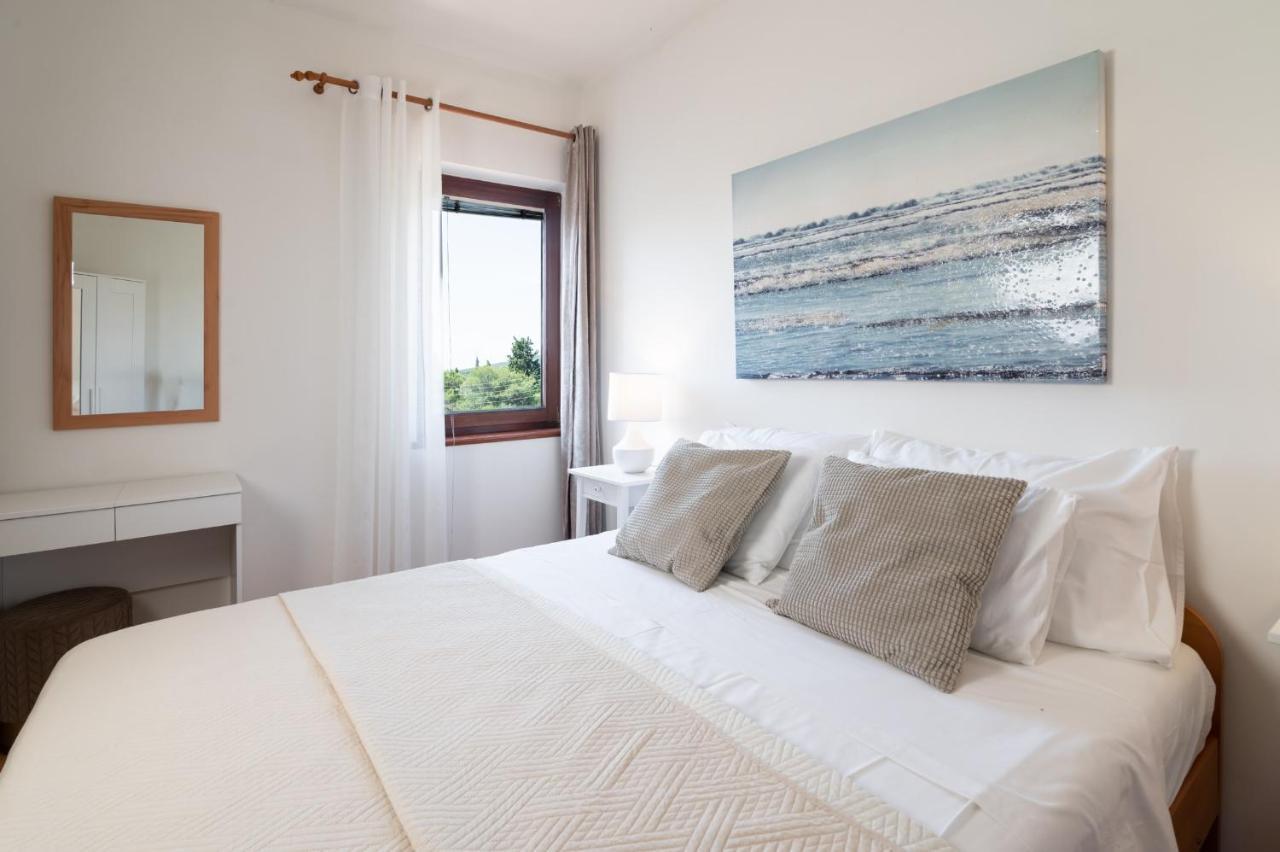 Apartments Rozelyn อูกล์ยัน ภายนอก รูปภาพ