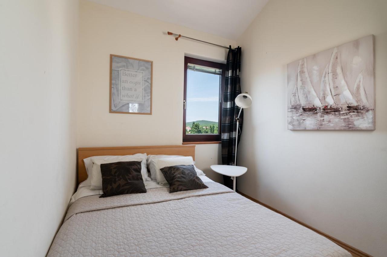 Apartments Rozelyn อูกล์ยัน ภายนอก รูปภาพ
