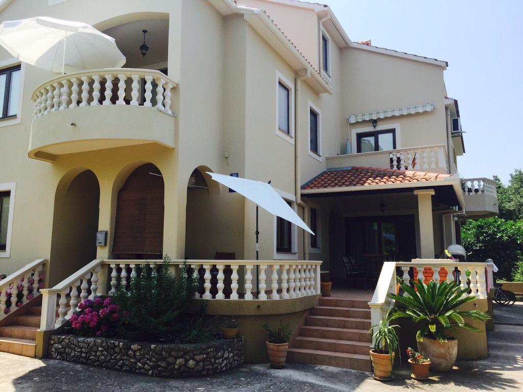 Apartments Rozelyn อูกล์ยัน ภายนอก รูปภาพ